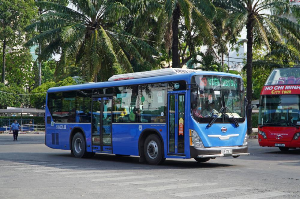 Xe buýt là phương tiện di chuyển đến Vincom tiết kiệm chi phí.