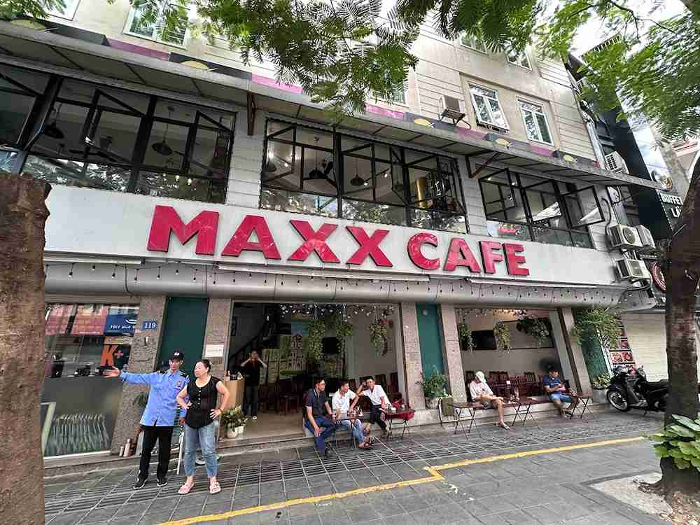 Maxx Cafe nằm ngay mặt đường Trần Đại Nghĩa