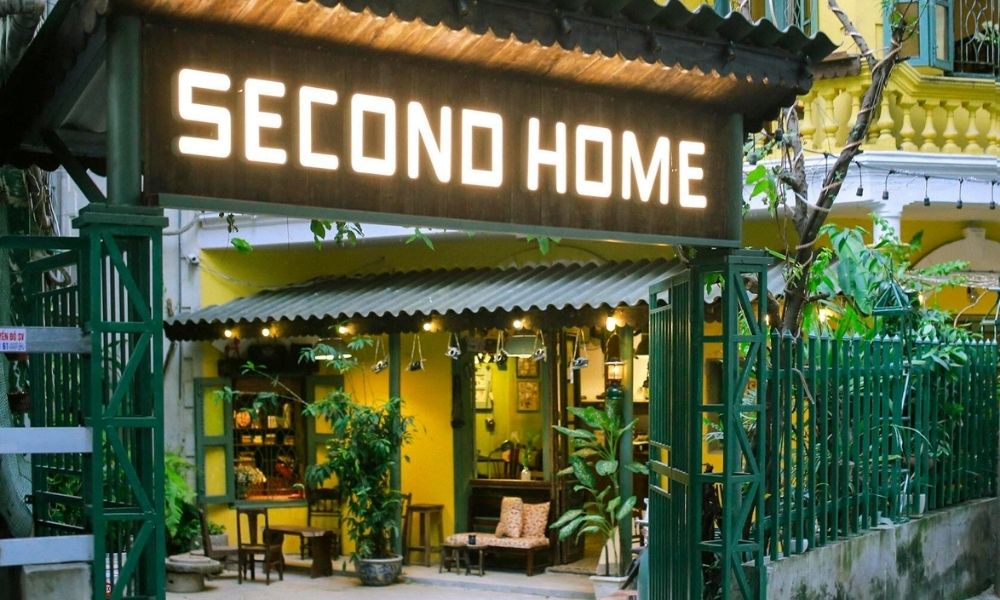 Second Home Cafe Trần Thái Tông rất phù hợp cho những buổi gặp gỡ bạn bè, tán gẫu nhẹ nhàng