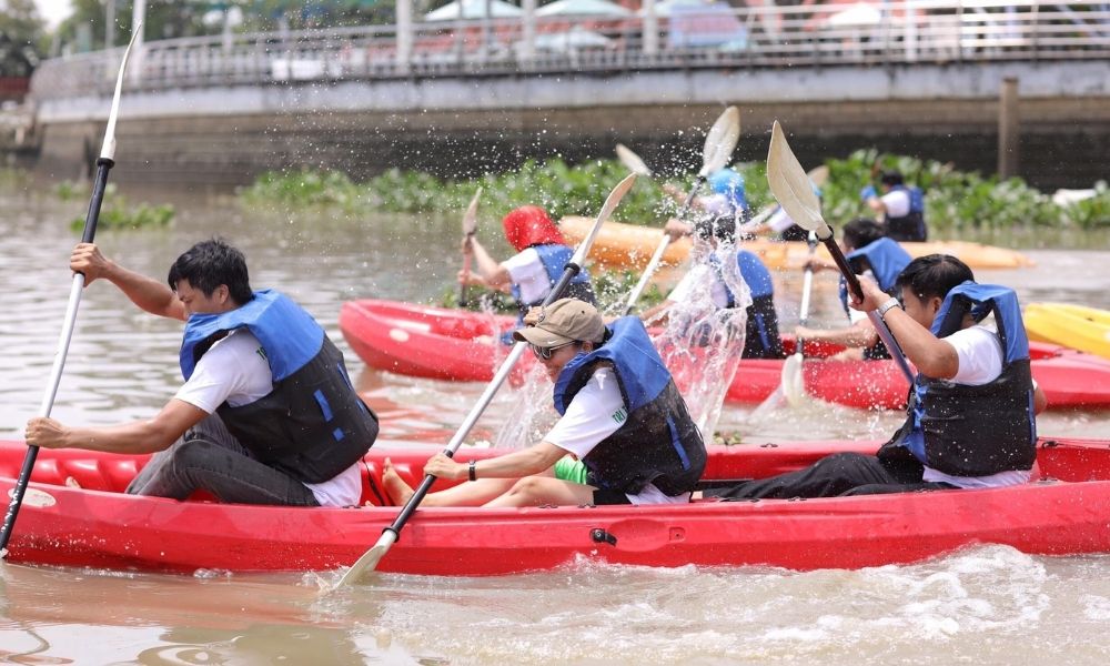 Hoạt động chèo thuyền kayak tại khu vui chơi BCR Quận 9