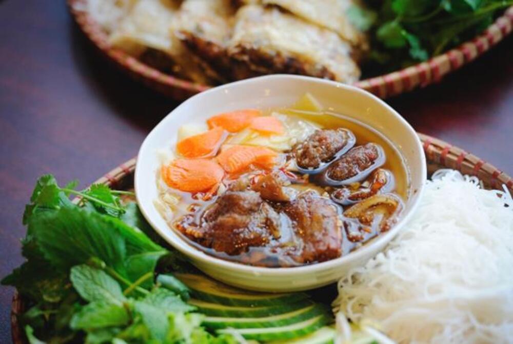 Bún chả Tây Hồ - Võng Thị tạo sự khác biệt với công thức nước chấm đặc trưng. (Ảnh: Sưu tầm Internet)