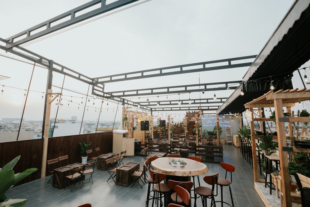 Không gian thoáng đãng ngắm trọn thành phố từ Bake Rooftop 