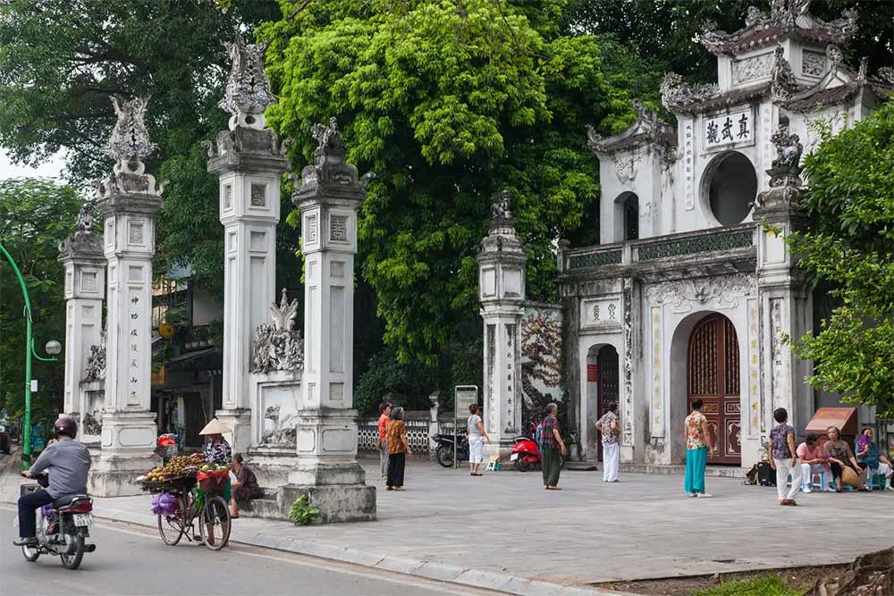 Đền Quán Thánh (Ảnh: Traveloka)