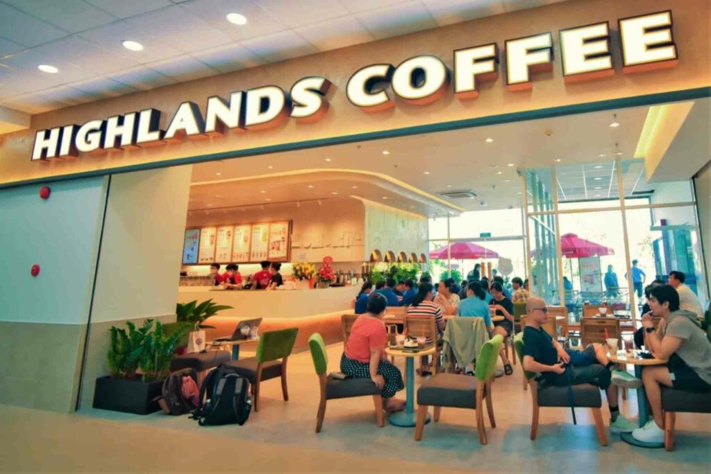 Highlands Coffee BigC nằm trong khuôn viên của siêu thị BigC 