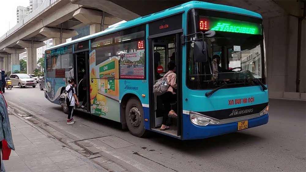 Di chuyển bằng xe bus tới rạp xiếc rất dễ dàng 