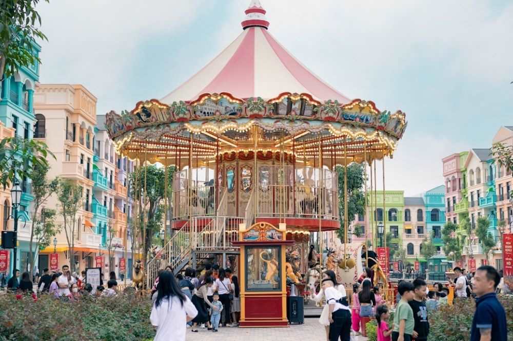 Vòng quay ngựa gỗ Carousel tại Grand World Vinhomes Ocean Park 3 