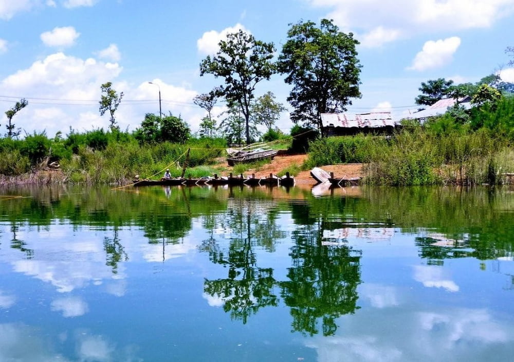 Hồ Yang Reh là hồ nước ngọt tự nhiên gắn bó mật thiết với đời sống của dân địa phương. 