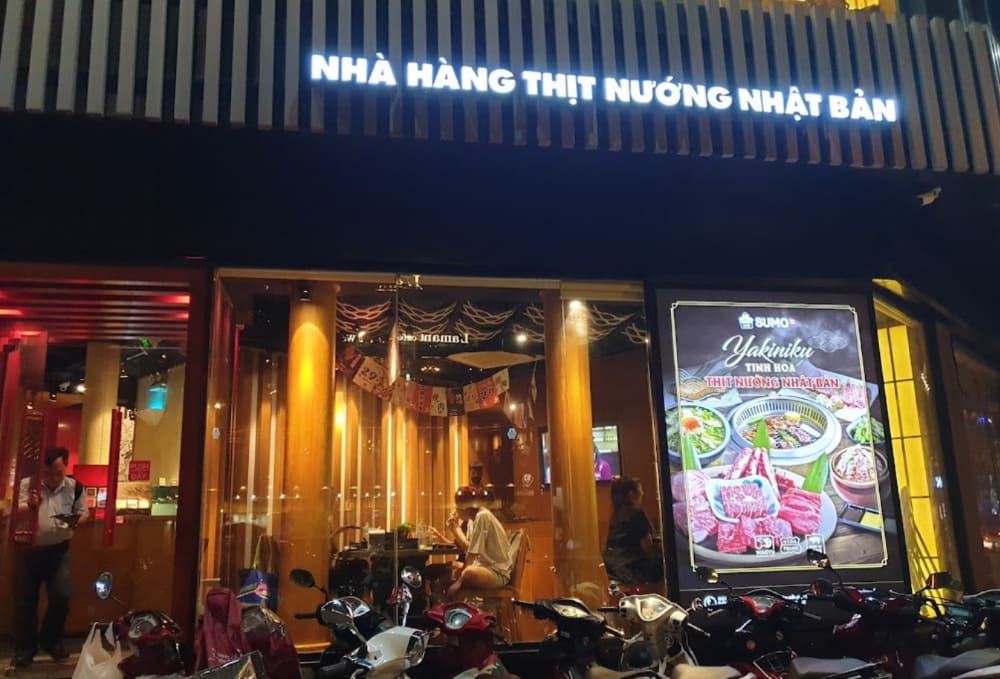 Không gian quán Sumo Yakiniku sang trọng, rộng rãi 