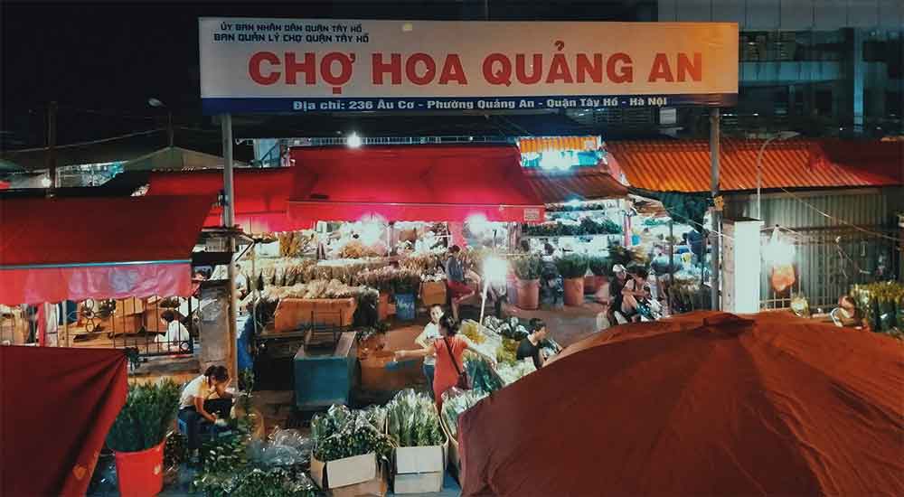 Ghé chợ hoa lúc tinh mơ để mua được hoa đẹp giá rẻ 