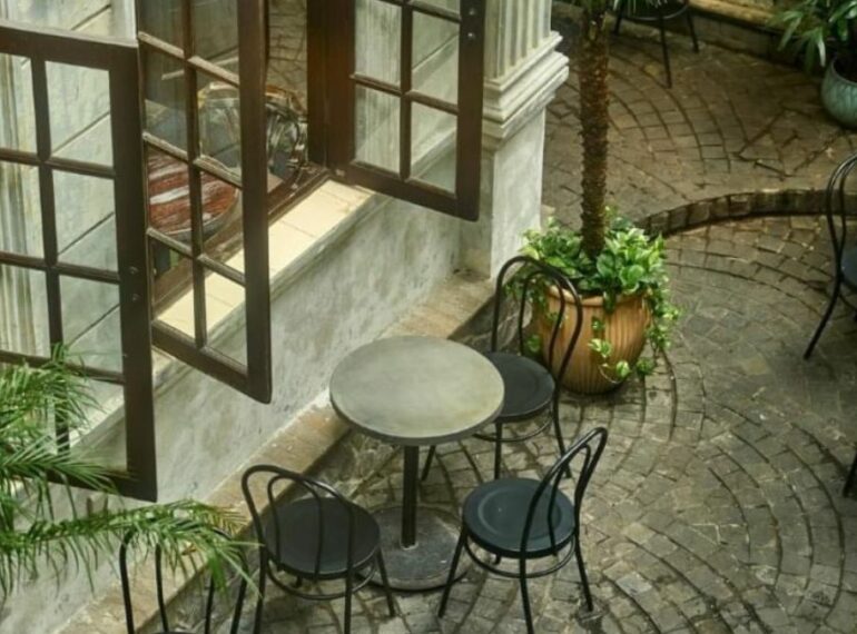 cafe sân vườn quận 1