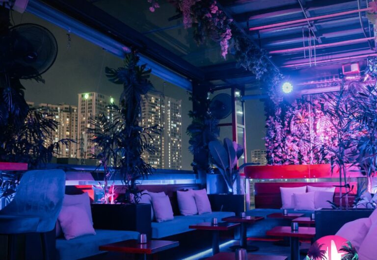 10 Quán rooftop Quận 1 view đẹp, nước uống ngon nhất hiện nay | Green SM