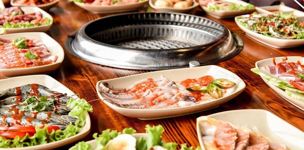 Bàn buffet nướng hải sản tại Yuán