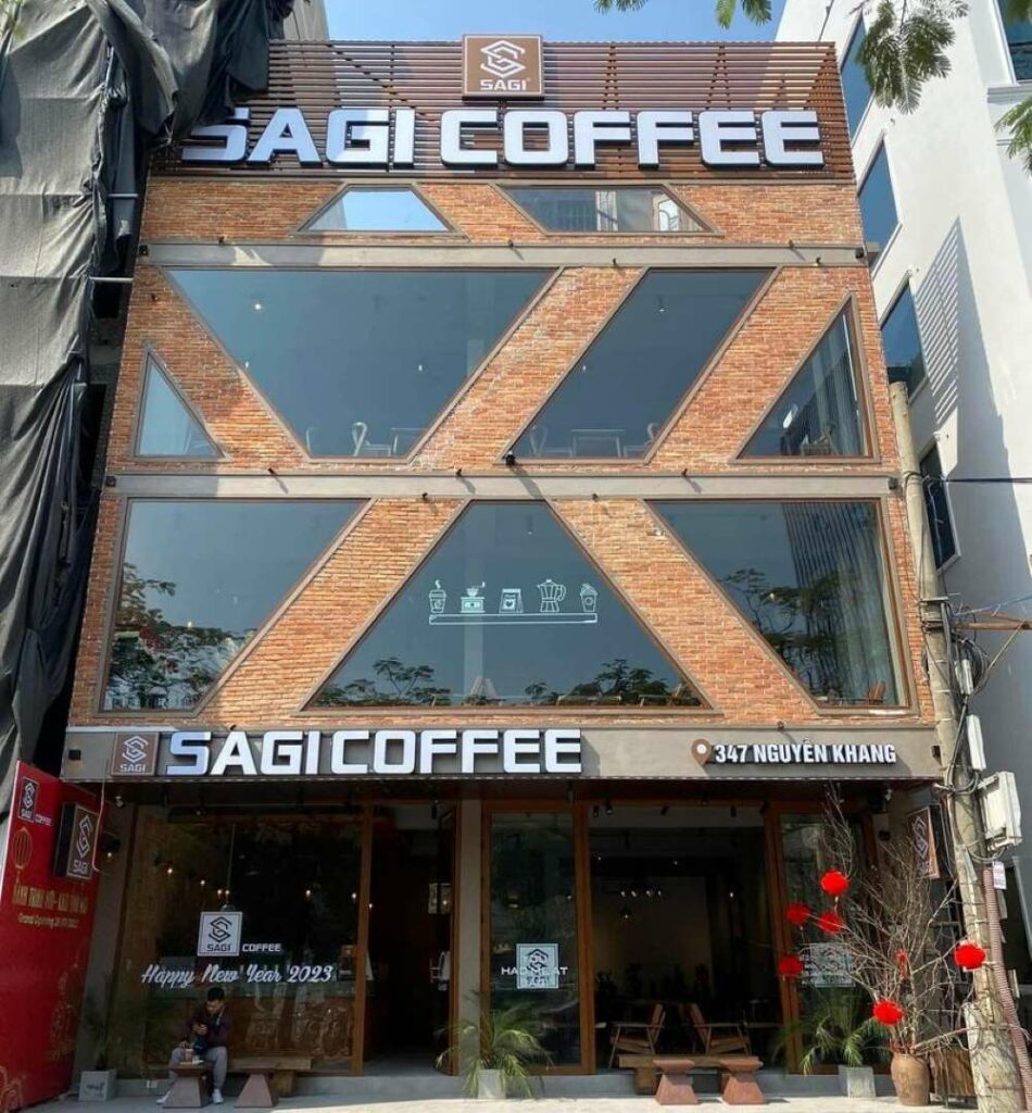 Sagi Coffee nằm ngay trên mặt đường Nguyễn Khang