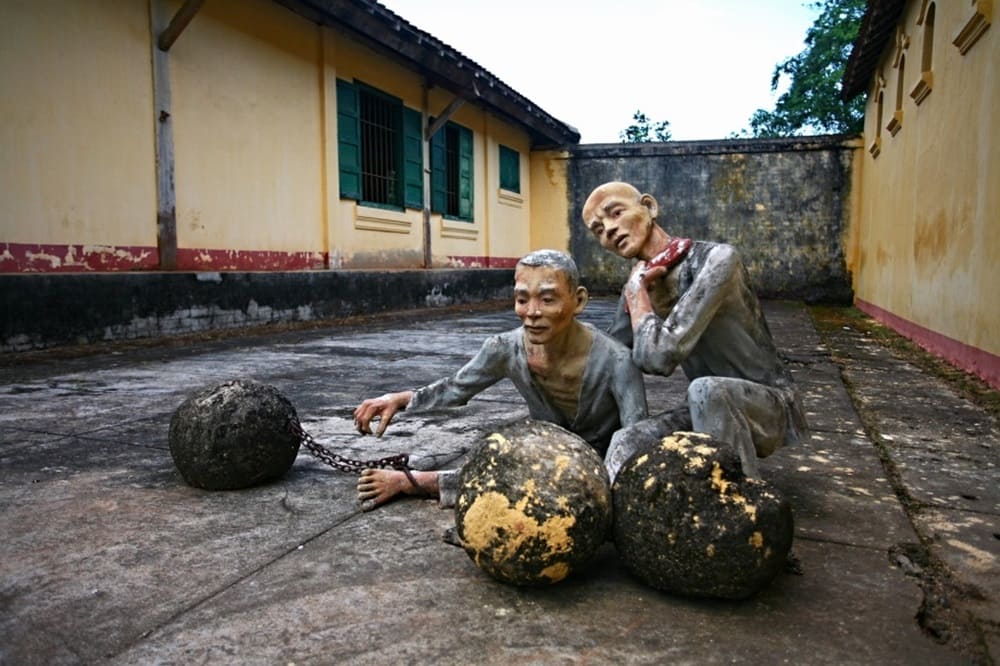 Các tù nhân bị giam giữ ở nhiều nhà lao khác nhau. 