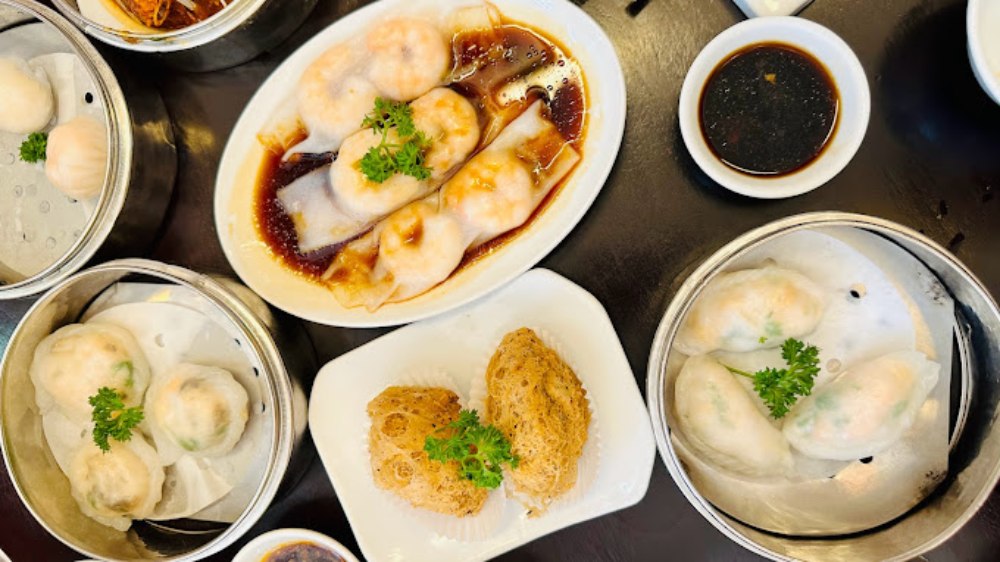 Dimsum truyền thống gồm dimsum nhân tôm, xíu mại thịt và dimsum chiên giòn (Ảnh: Sưu tầm Internet)