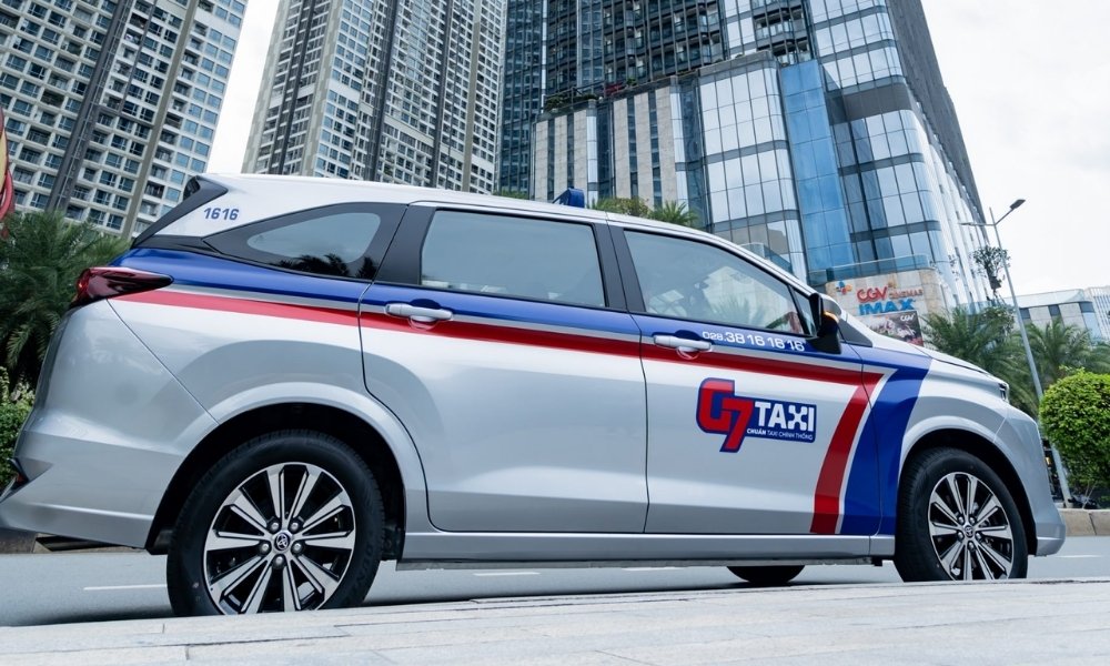 G7 taxi là thương hiệu taxi Sài Gòn quen thuộc, dễ bắt gặp trên đường phố 