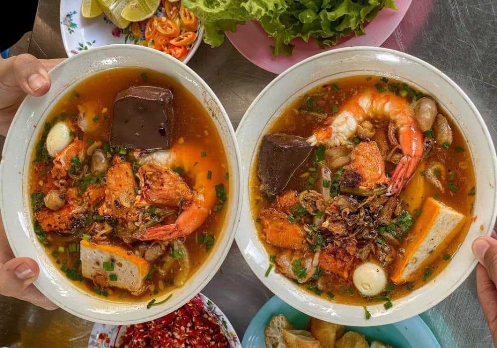 Bánh canh cua 87 Trần Khắc Chân hấp dẫn với chả cua mềm ngọt và cua chắc thịt (Ảnh: Sưu tầm Internet)