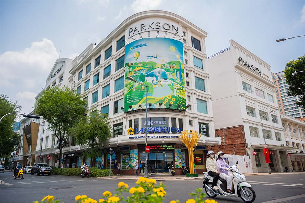 Parkson Saigon Tourist Plaza bán các mặt hàng của hai thương hiệu Uniqlo và Muji