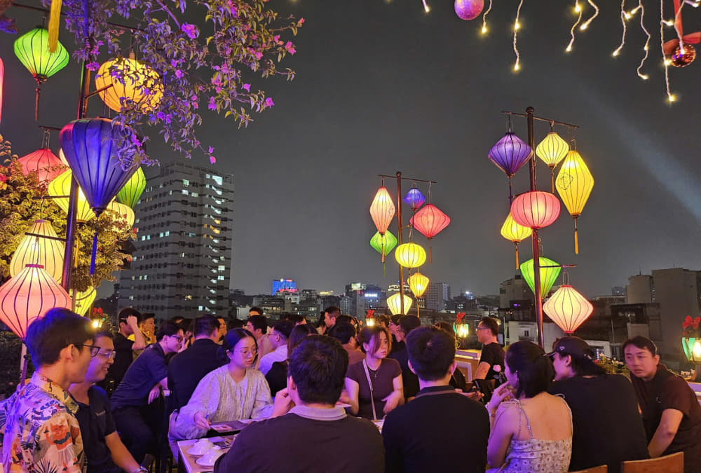 Không gian ngoài trời tại The View Rooftop Bar (Ánh: Sưu tầm Internet)