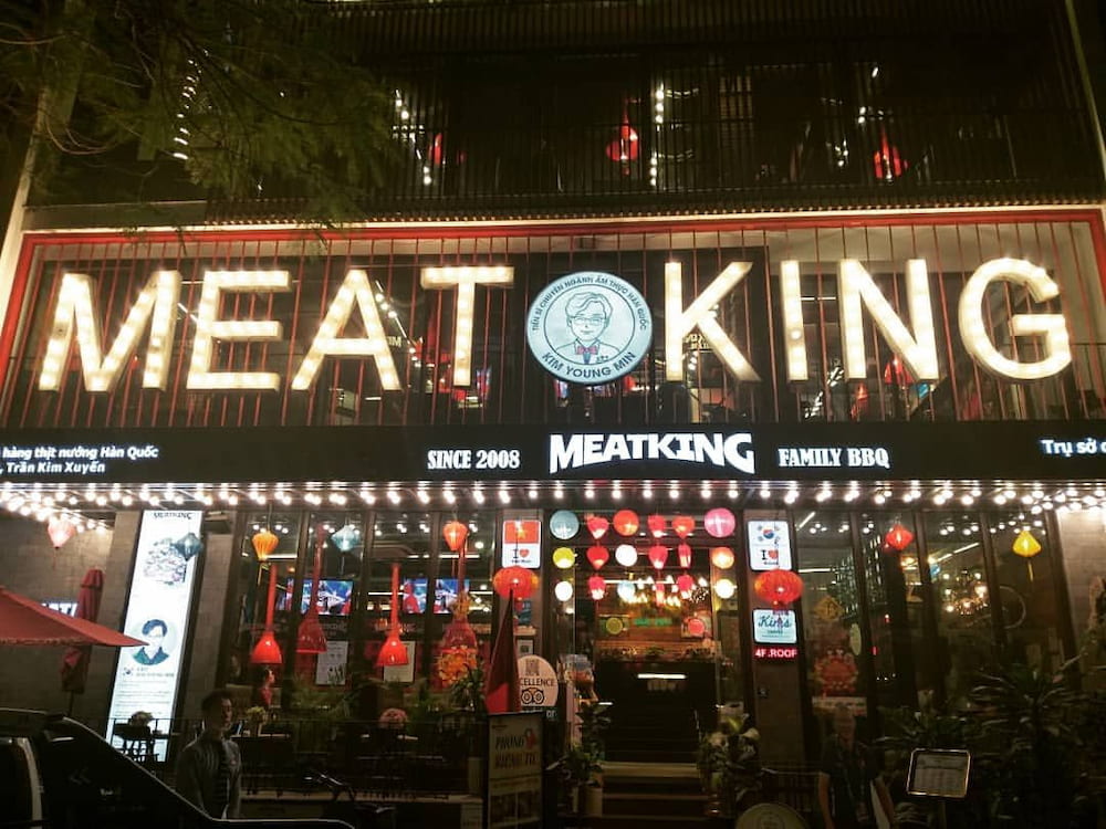 Meat King thu hút khách hàng bởi không gian ấm cúng, thoải mái 