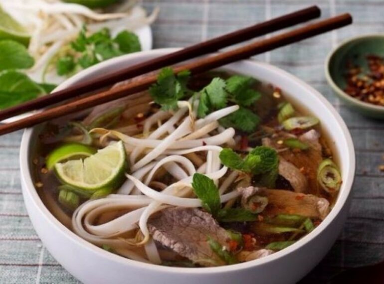 Phở đêm Sài Gòn