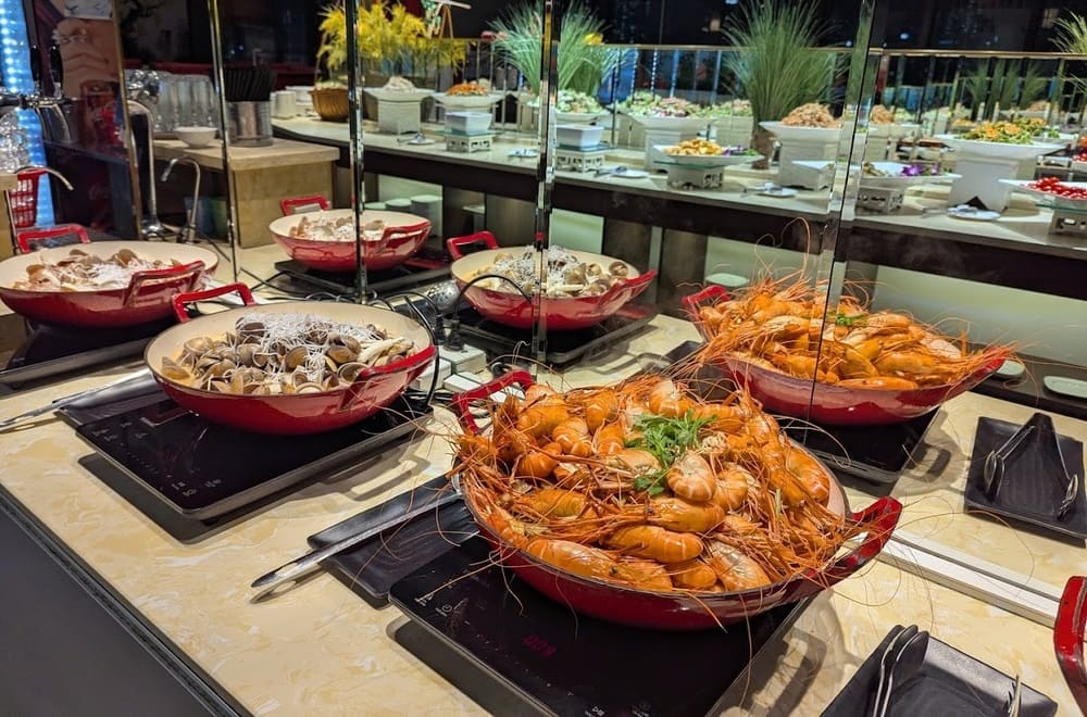  Quầy buffet được thiết kế gọn gàng, sạch sẽ 