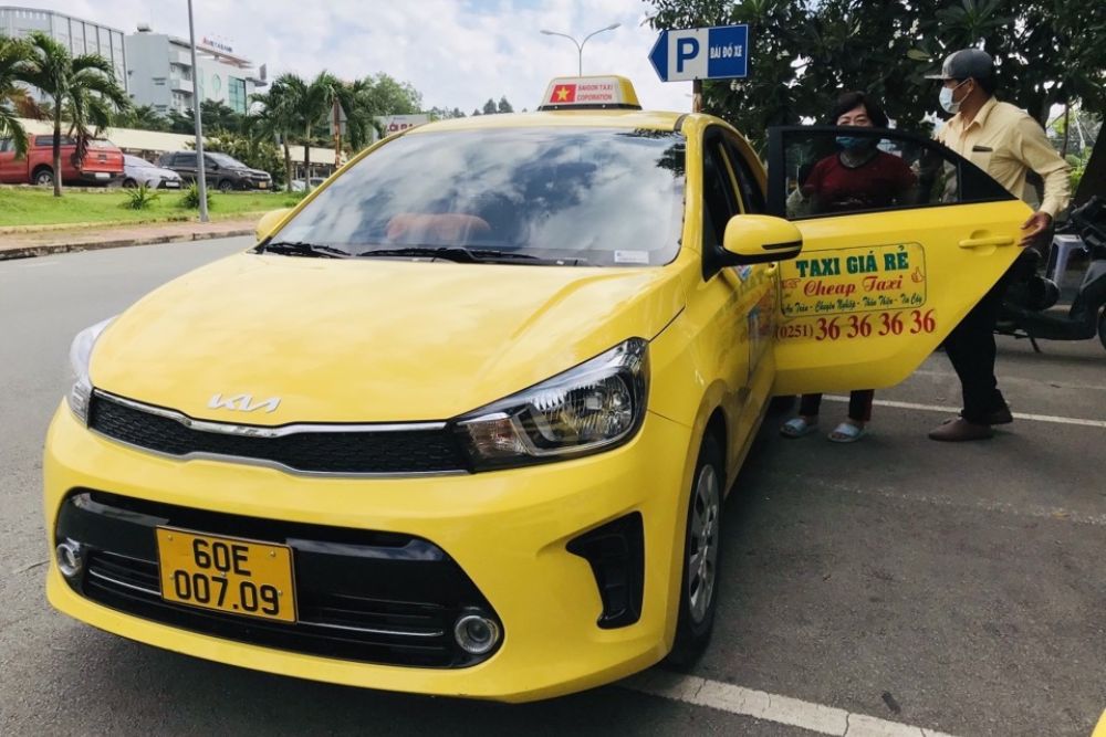 Du khách có thể liên hệ đến hotline của Cheap Taxi tại Vĩnh Long để đặt xe nhanh chóng (Ảnh: Sưu tầm Internet)