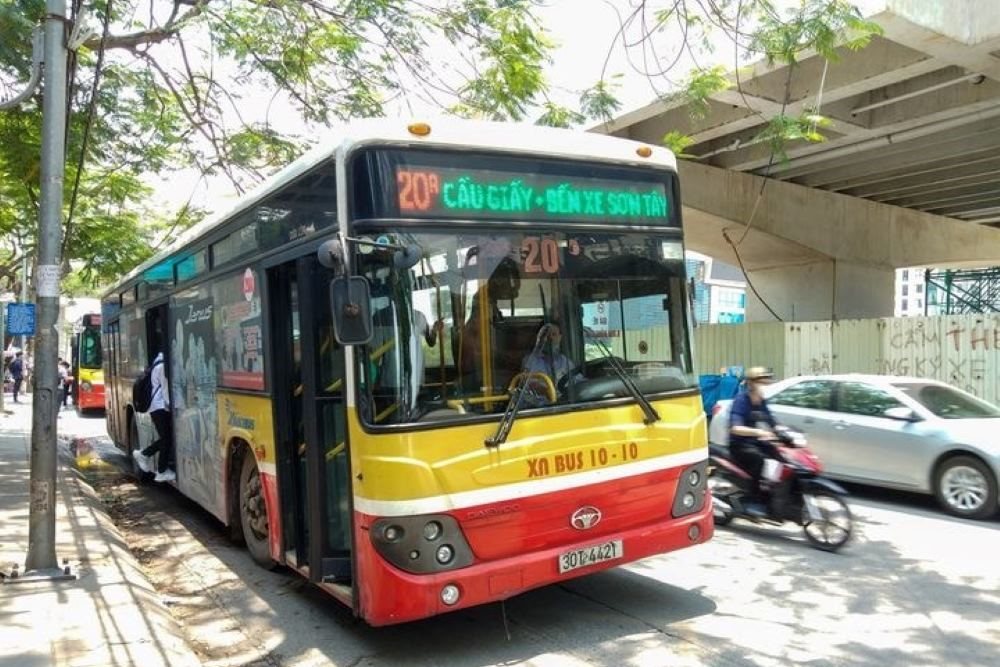 Bạn có thể lựa chọn di chuyển bằng xe bus đến chùa Châu Long