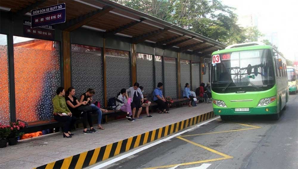 Bắt bus di chuyển khá là tiện lợi 