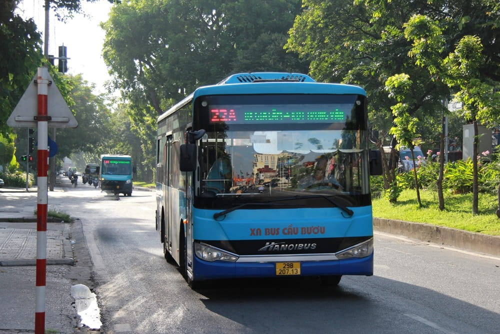 Có nhiều tuyến xe bus khác nhau để bạn lựa chọn nếu muốn di chuyển tới Điện Kính Thiên 