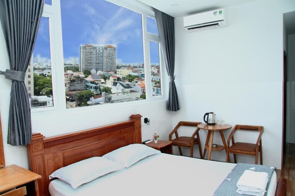 Phòng nghỉ của Nguyên Anh Hotel có thiết kế đơn giản nhưng đáp ứng đầy đủ nhu cầu của khách hàng (Ảnh: Sưu tầm Internet)