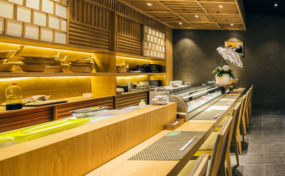 Không gian ấm cúng, rộng rãi của Sushi World 