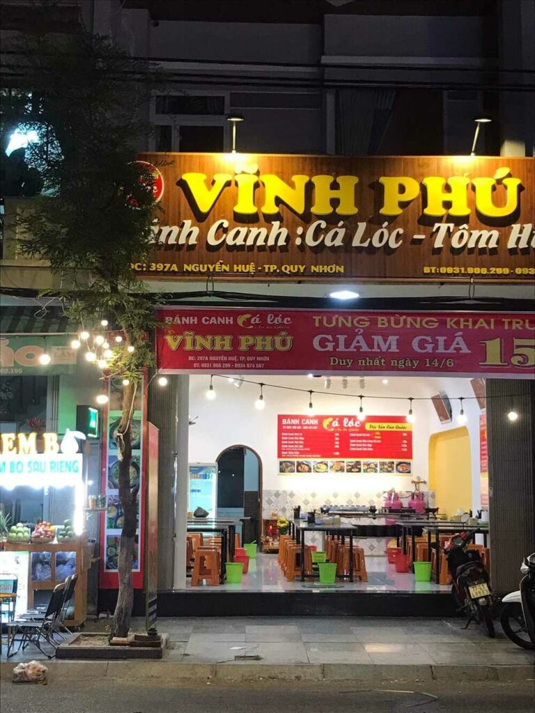 Quán bánh canh chả cá Vĩnh Phú với sang trọng, thoáng mát (Ảnh: Sưu tầm internet) 