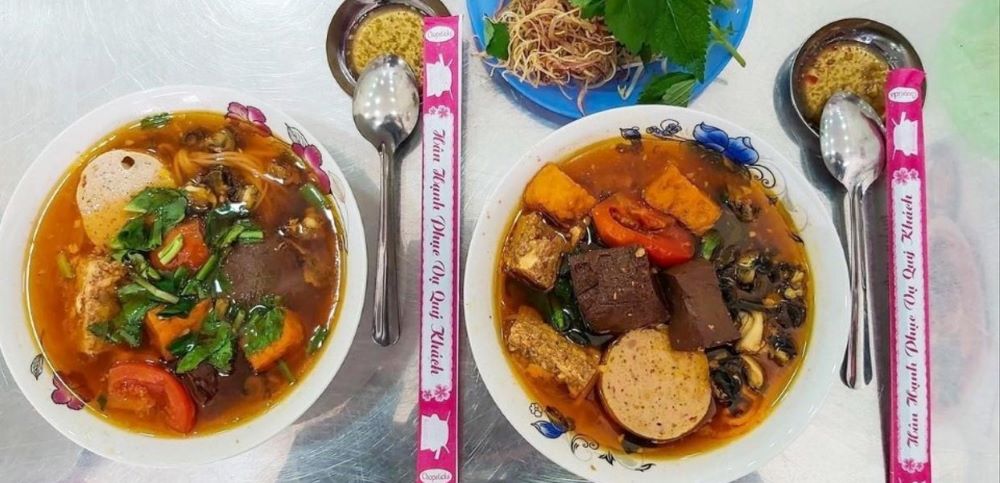 Bún Riêu Cua Ốc 66 tại Quận 3 là điểm đến quen thuộc cho người yêu thích món món bún riêu và canh bún 