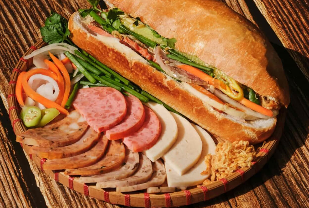 Bánh mì Bà Huỳnh ổ đặc biệt nặng tới 500gr (Ảnh: Sưu tầm Internet)