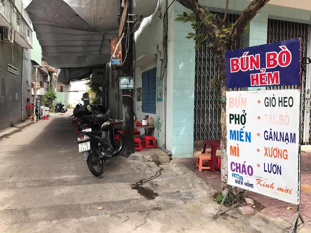 Quán Bún bò Hẻm với không gian nhỏ nhắn, ấm cúng (Ảnh: Sưu tầm internet)