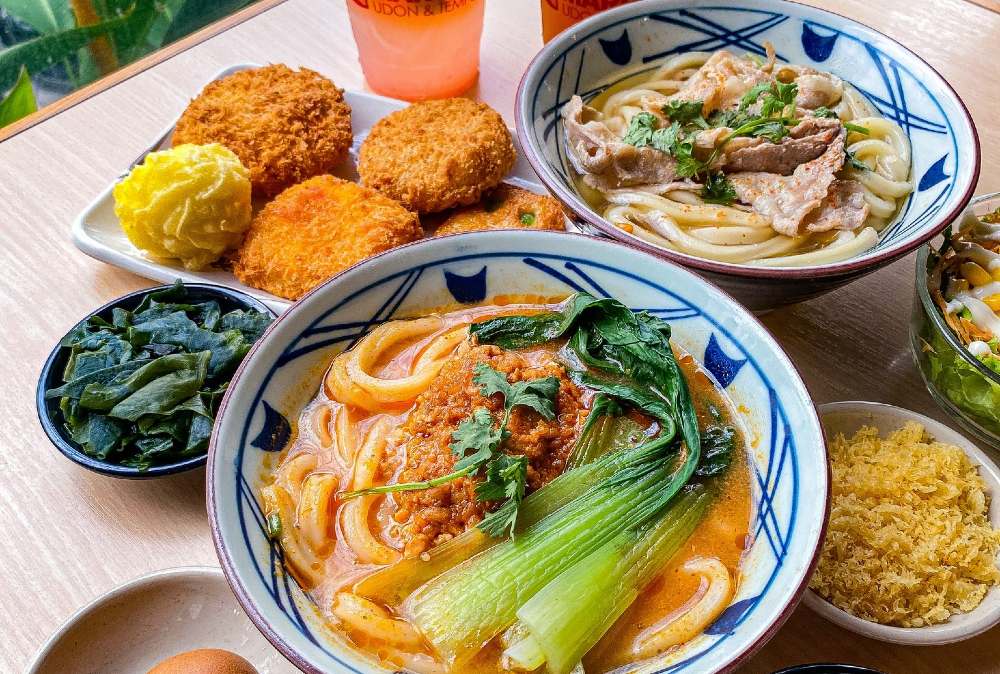 Thưởng thức mì Udon tại nhà hàng Marukame Udon gần chợ Tân Định