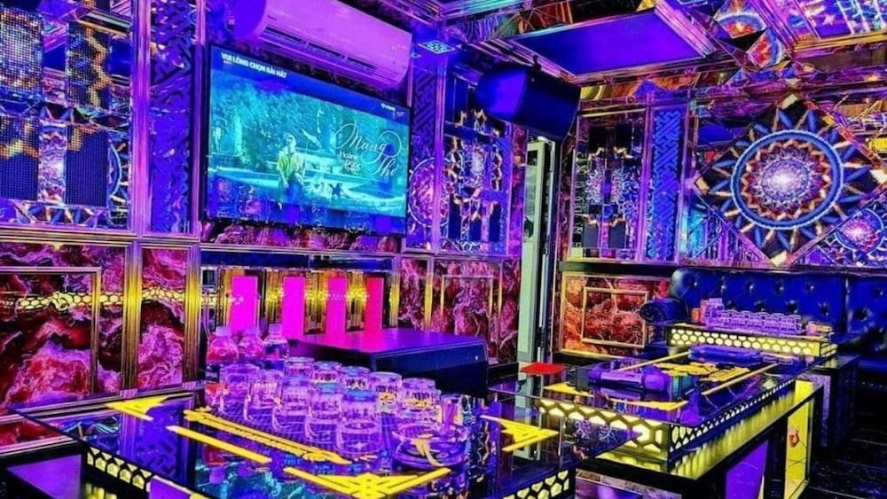 Không gian của Karaoke Luxury được thiết kế với phong cách đậm chất châu Âu.