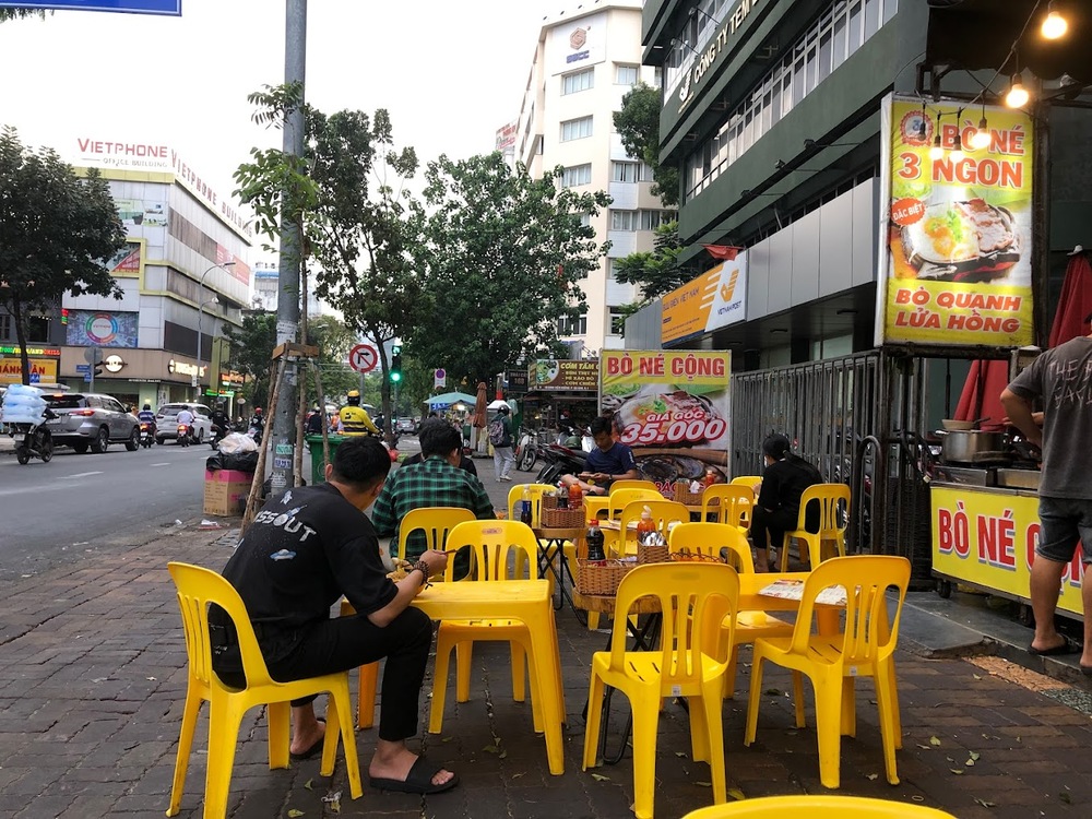 Bò né 3 Ngon là thương hiệu cực kỳ nổi tiếng về món bò né Quận 1 (Ảnh: Sưu tầm Internet)