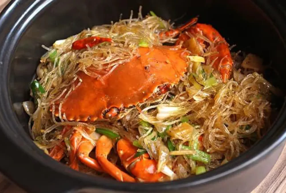 Miến cua tay cầm là một trong các món được yêu thích của Crab Seafood (Ảnh: Sưu tầm Internet)