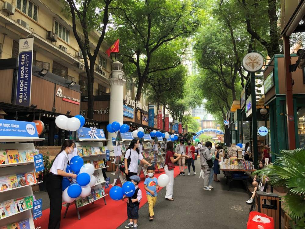 Đường sách thành phố Hồ Chí Minh là không gian bình yên hiếm hoi trên mảnh đất trung tâm