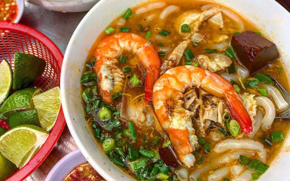 Bánh canh cua Dì Năm là một địa chỉ quen thuộc của nhiều người sành ăn tại Sài Gòn