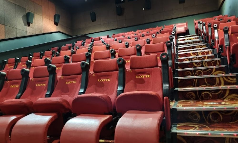 Ghế ngồi tại Lotte Cinema Cantavil luôn được dọn sạch sẽ sau mỗi suất chiếu