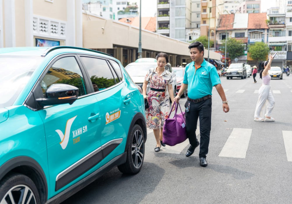 Sử dụng dịch vụ taxi giúp hành trình di chuyển thuận lợi, an toàn