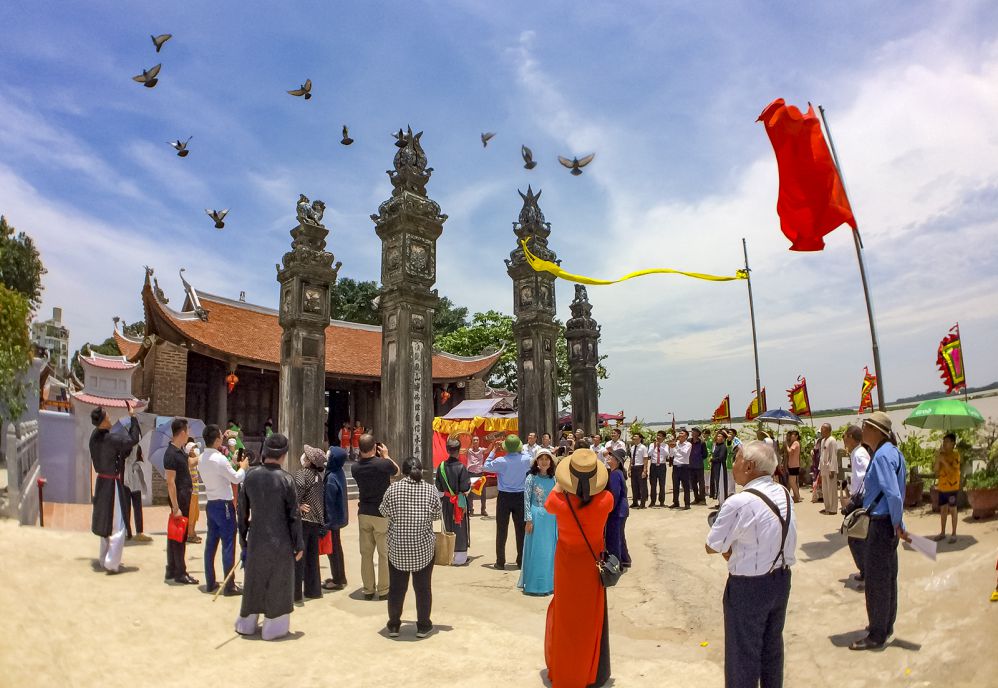 Đi hội Đình Chèm 