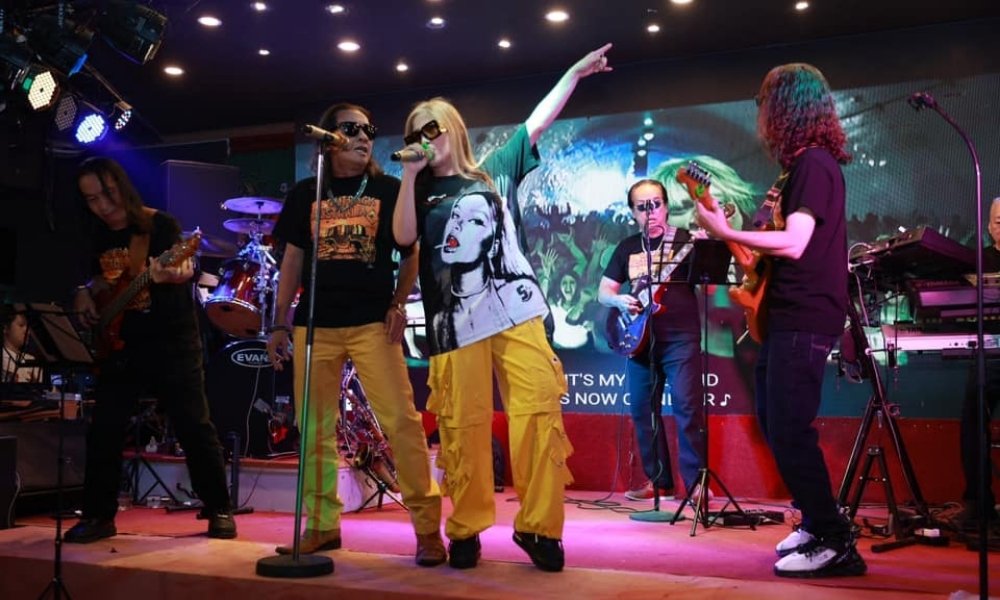 Phòng trà Sài Gòn Music 20 mang đến bầu không khí sôi động cùng những bài hát rock đặc trưng