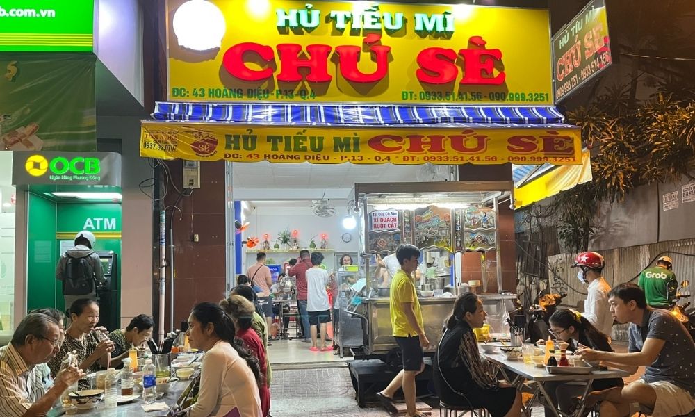 Hủ tiếu mì Chú Sè là địa chỉ quen thuộc của người dân trong khu vực