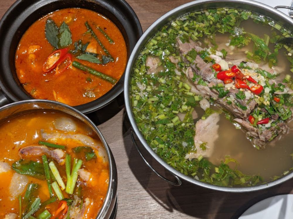 Sườn cay đầy đặn, soup hải sản với nước dùng đậm đà