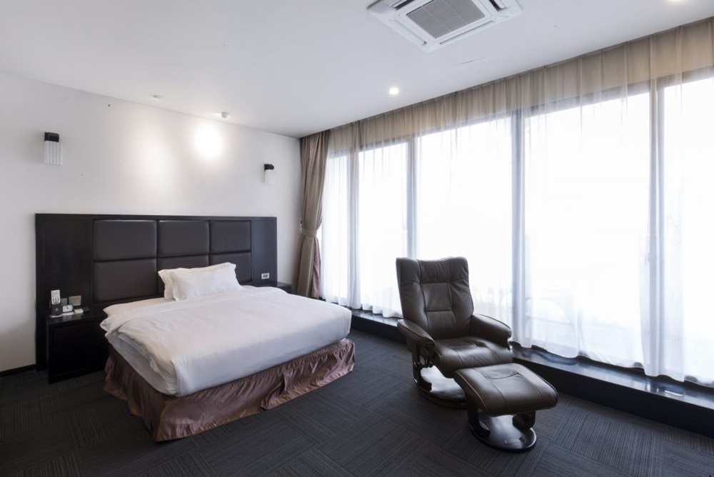 Phong cách tối giản nhưng cũng đầy tinh tế là điểm nhấn ấn tượng của Sakura Hotel