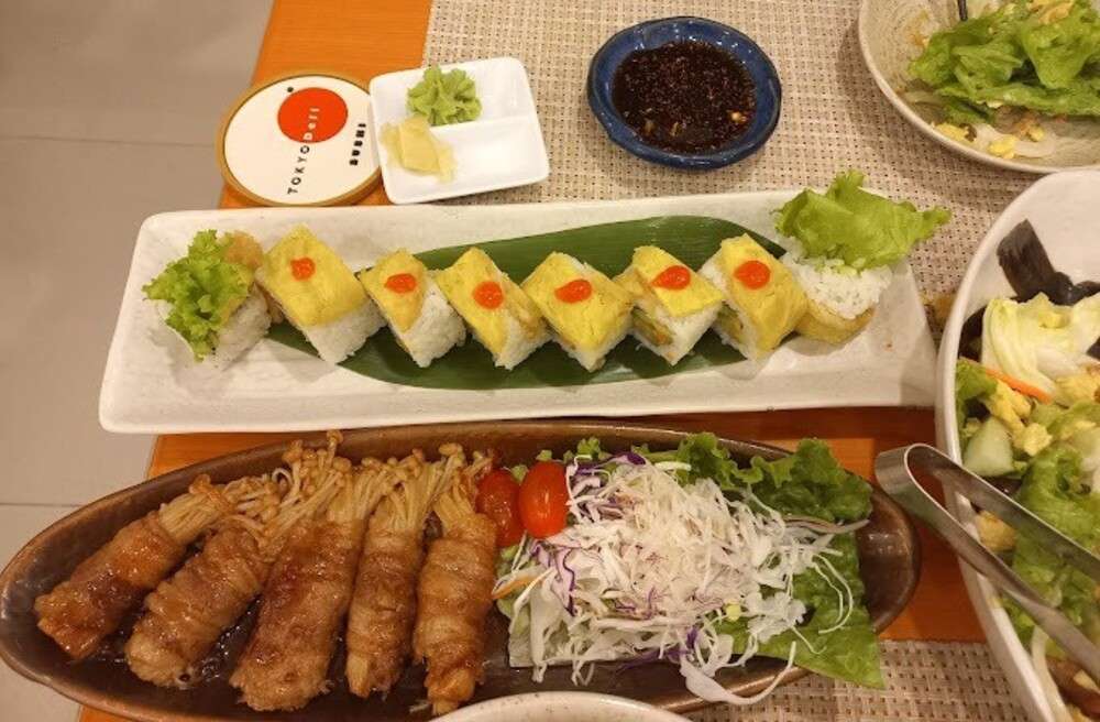 Tokyo Deli hấp dẫn thực khách với các món sushi và sashimi (Ảnh: Google Maps)